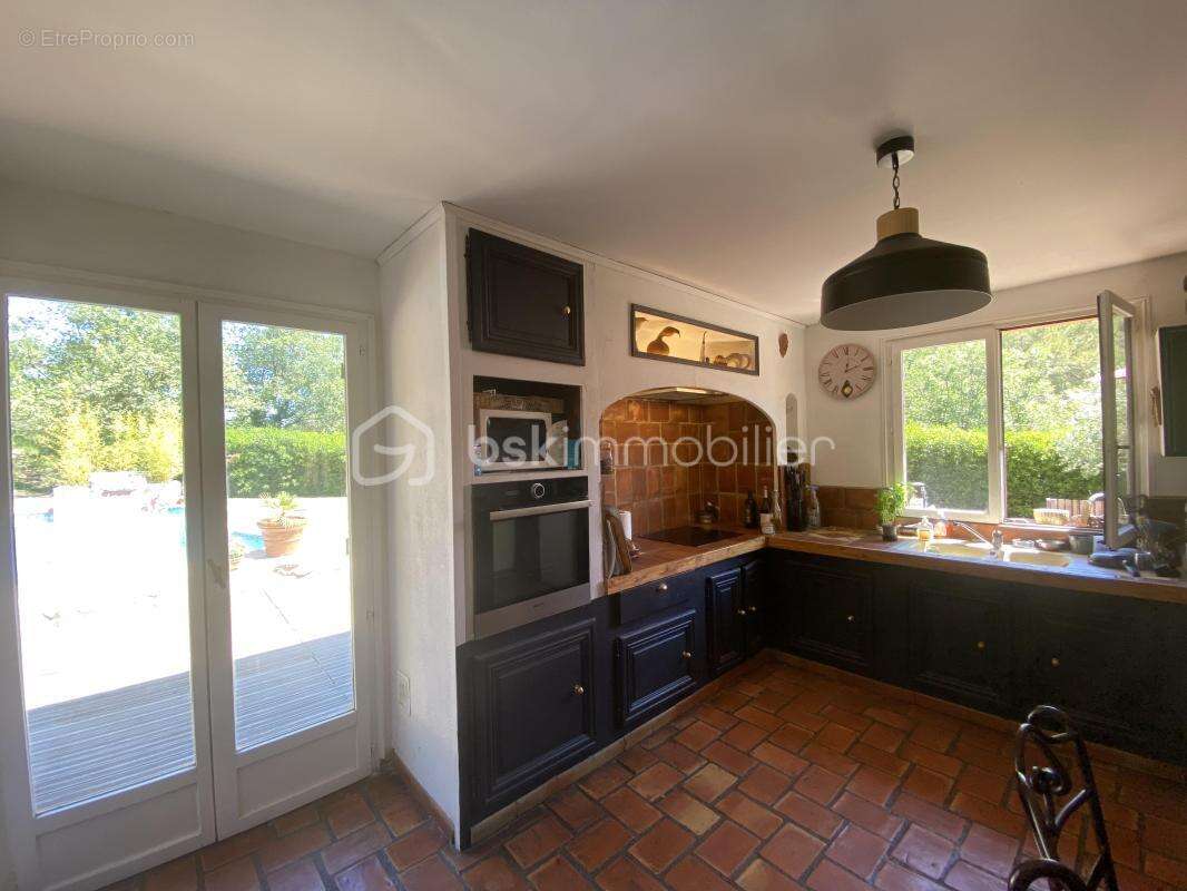 Maison à LA ROQUE-D'ANTHERON