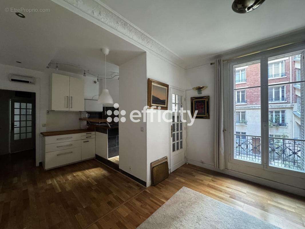 Appartement à PARIS-18E