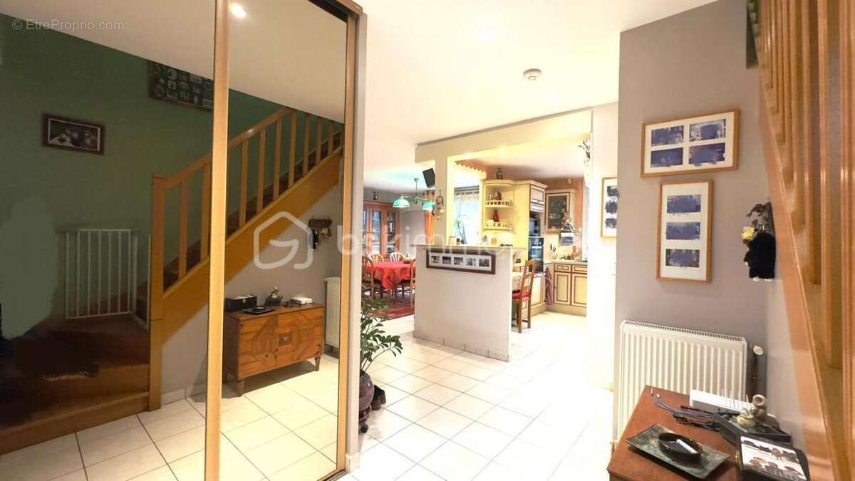 Maison à CHAUCONIN-NEUFMONTIERS