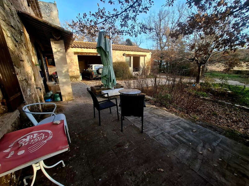 Maison à VENASQUE