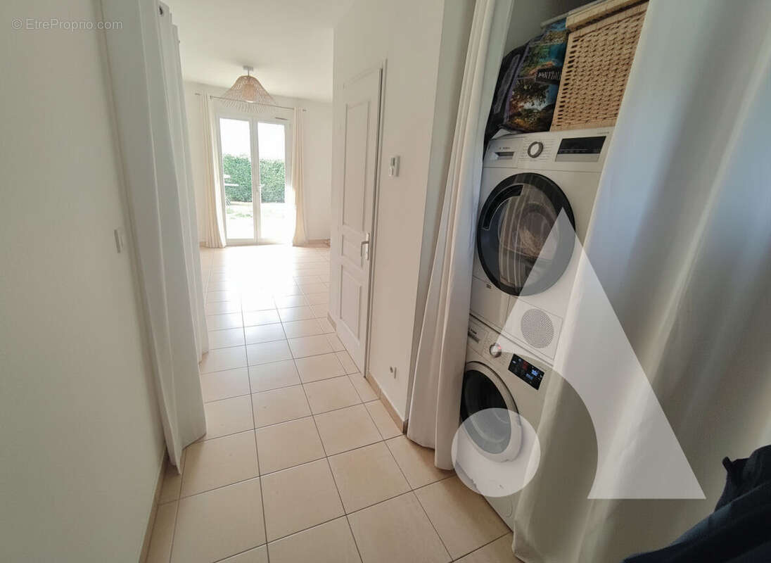 Maison à ENTRECASTEAUX