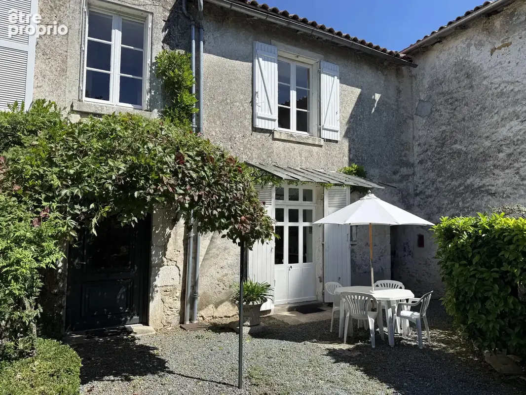 Elégante maison de ville de 3/4 chambres avec jardin de cour privé et petit verger. - photo 17