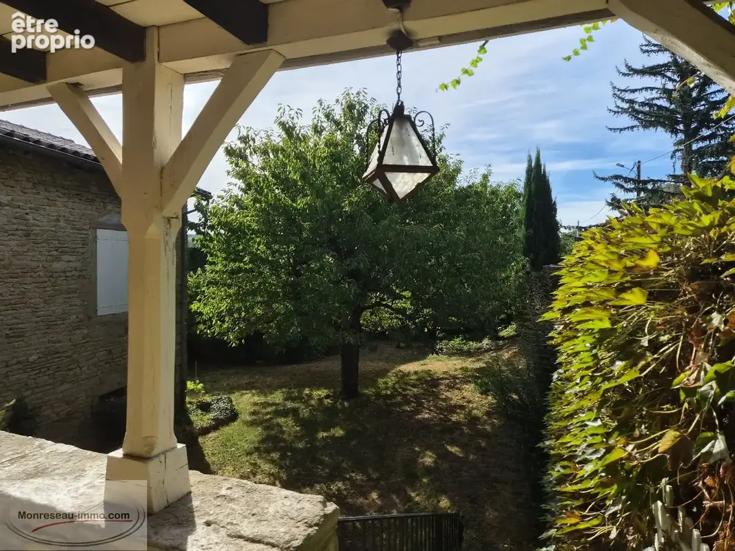 La roche vineuse - photo 24