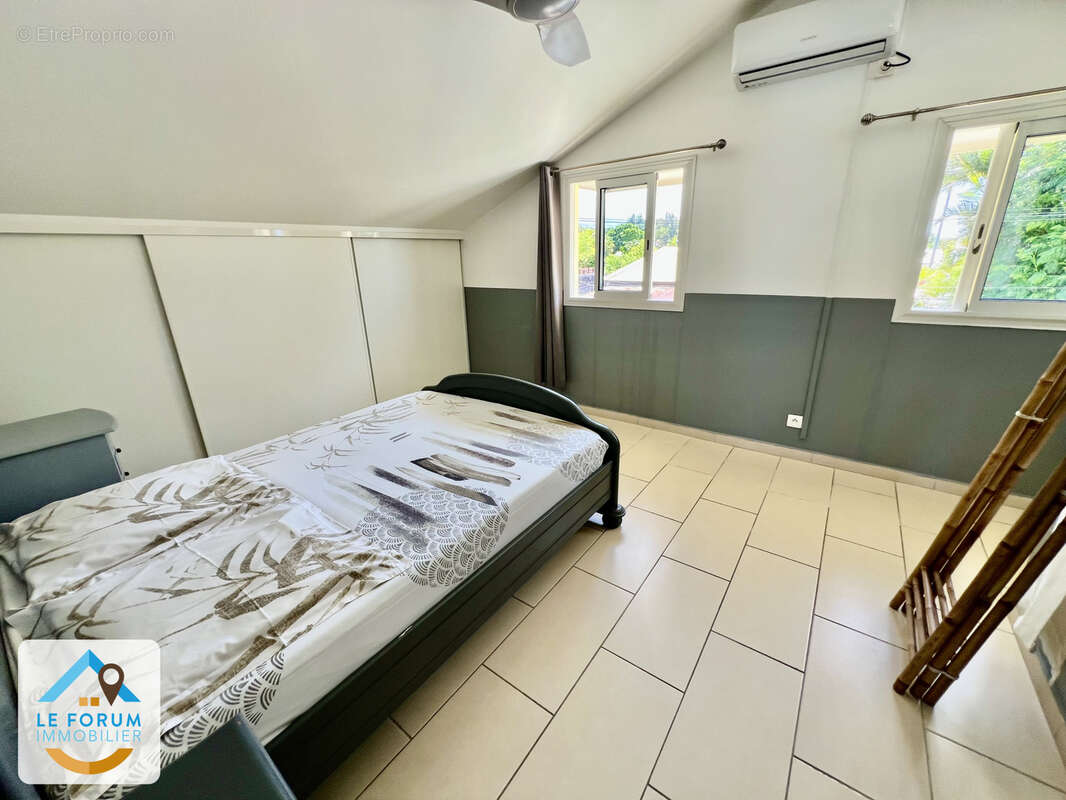 Saint joseph 97480 - villa f4 + mezzanine - beaux volumes - piscine - proche centre - photo 9
