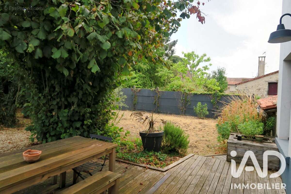 Maison 100 m² à Bouresse  - photo 2