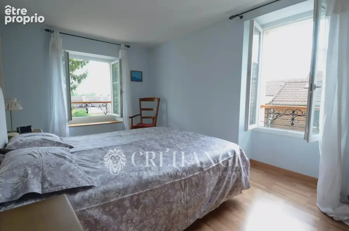 Maison de 200m² - 6 pièces - Dépendances - photo 10