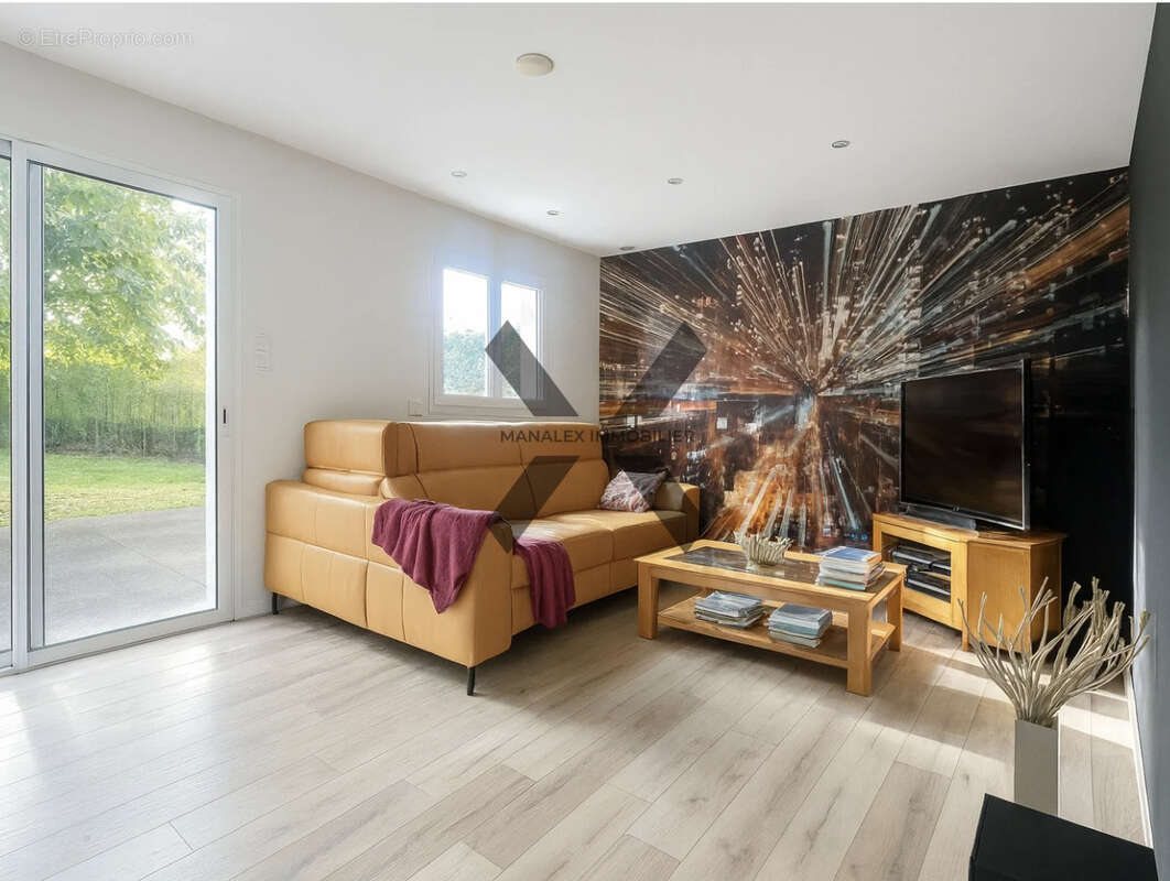 Maison à COMMELLE-VERNAY