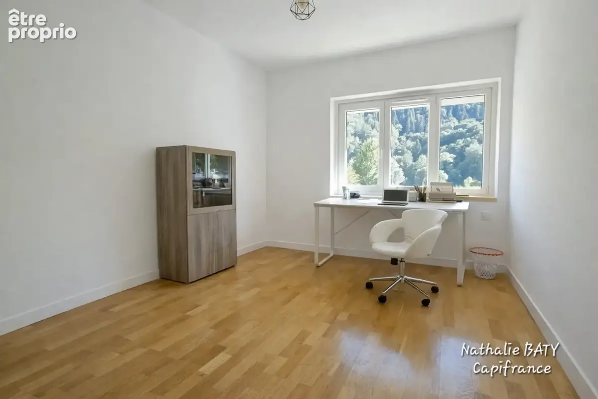 SOUS OFFRE - Rare à la vente - Spacieux appartement 158 m² – 7 pièces – 4 chambres – Terrasse, balcon, jardin – Dépendances – Ug - photo 12