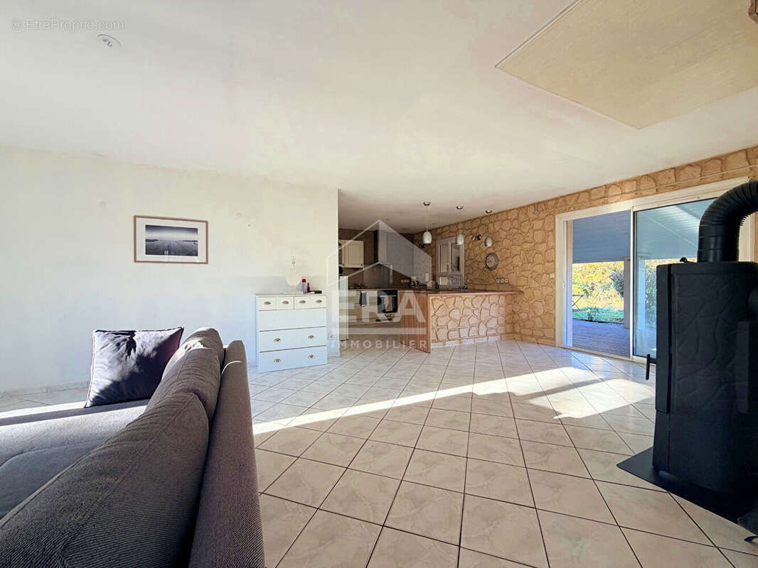 Maison à ROULLET-SAINT-ESTEPHE