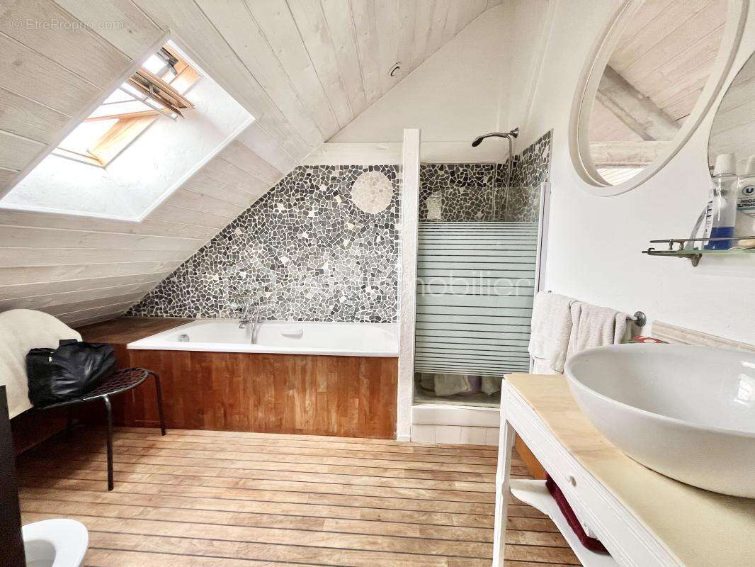 Immeuble mixte de 348m2 avec hôtel, loft, boutique et café ! - photo 22