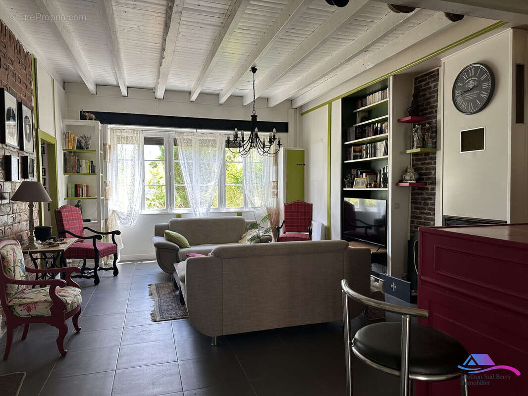 Salon  - Maison à NERET