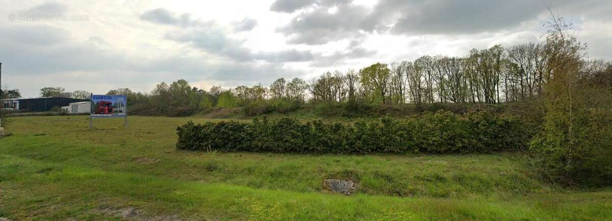 Terrain à FONTENAY-SUR-LOING