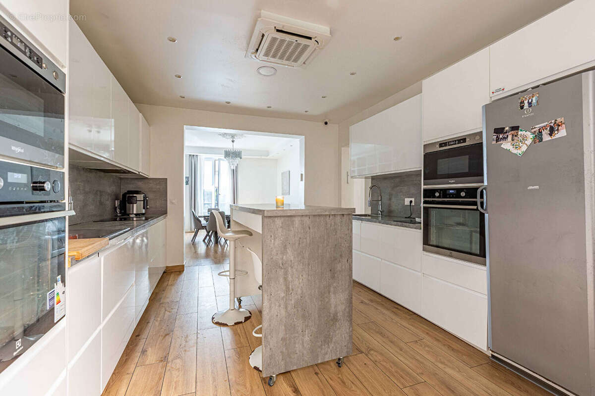 Appartement à NEUILLY-SUR-SEINE