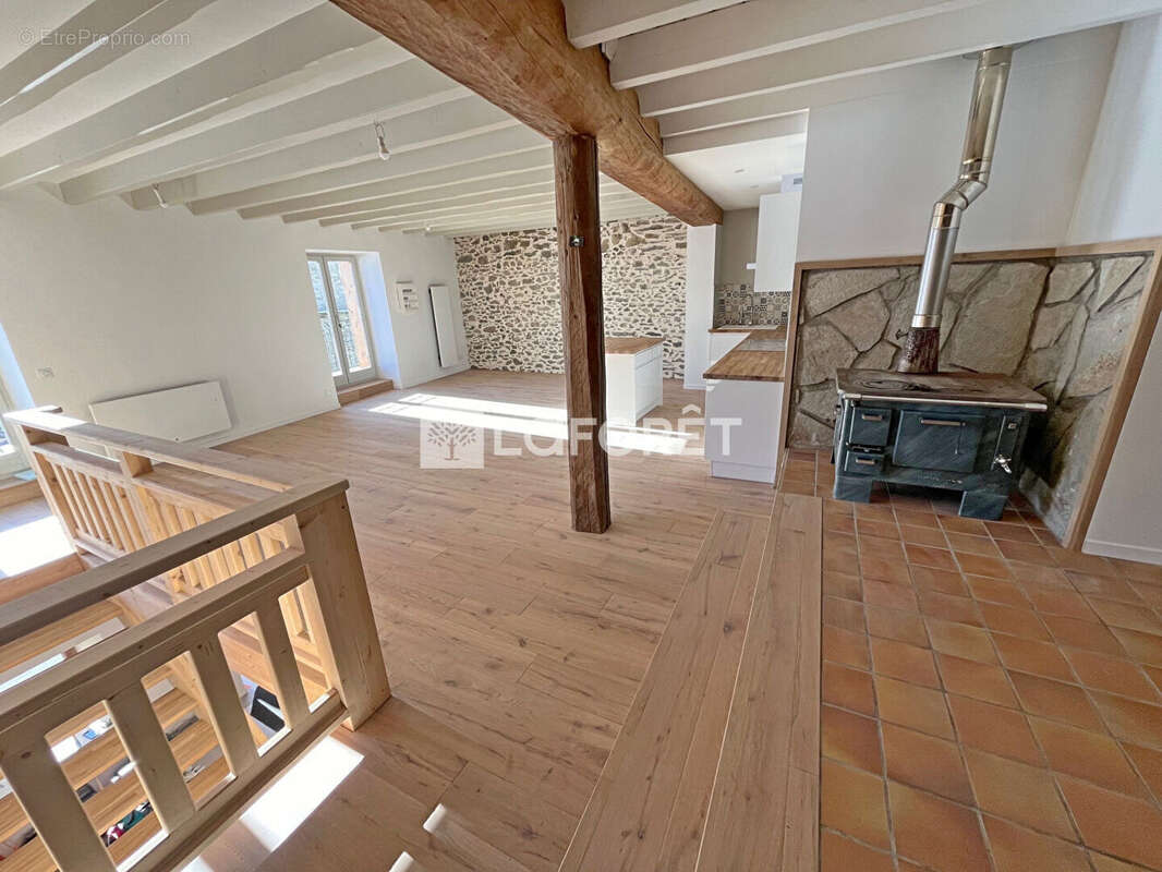Maison à LES CHAPELLES