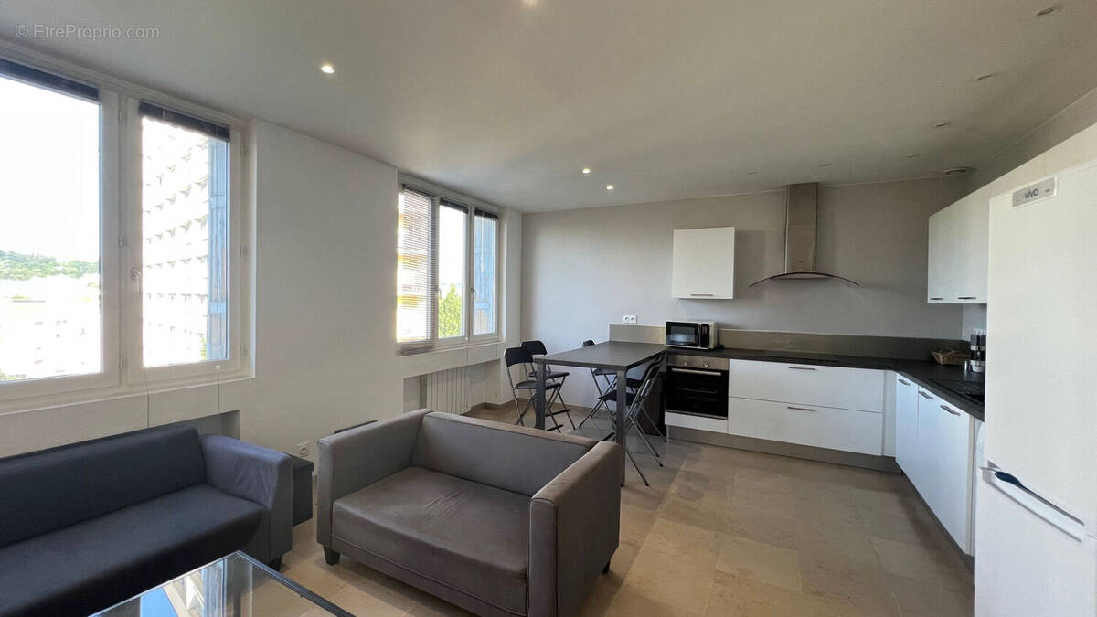 Appartement à SAINT-ETIENNE