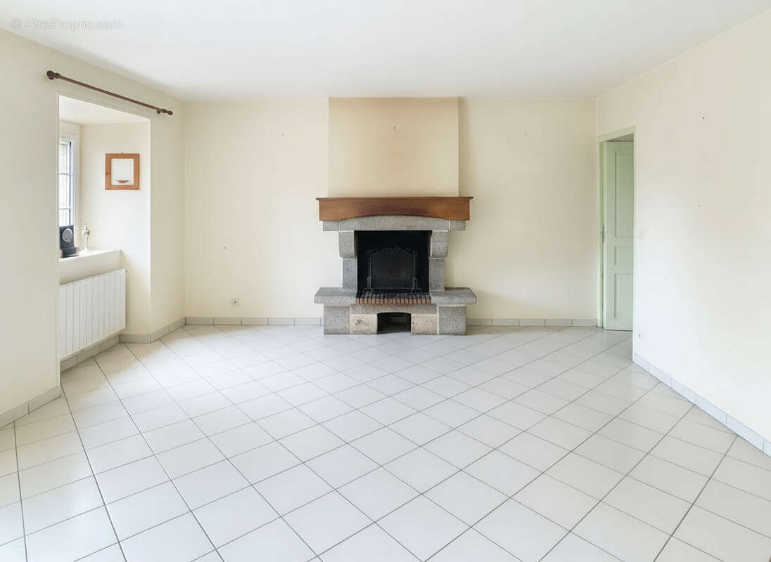 Maison à MONTHUCHON