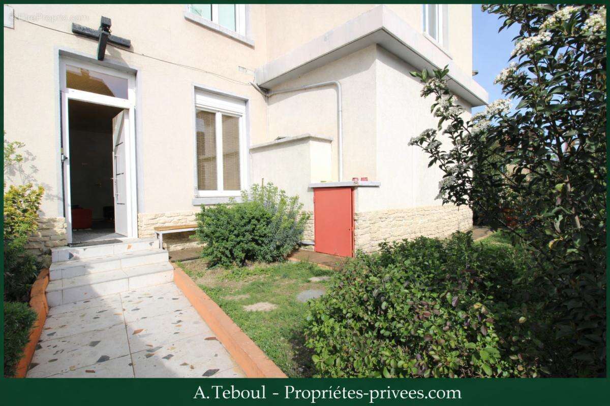 VILLEURBANNE - Gratt'e Ciel Nord - Maison de ville d'environ 180m² habitables - usage mixe possible - photo 5