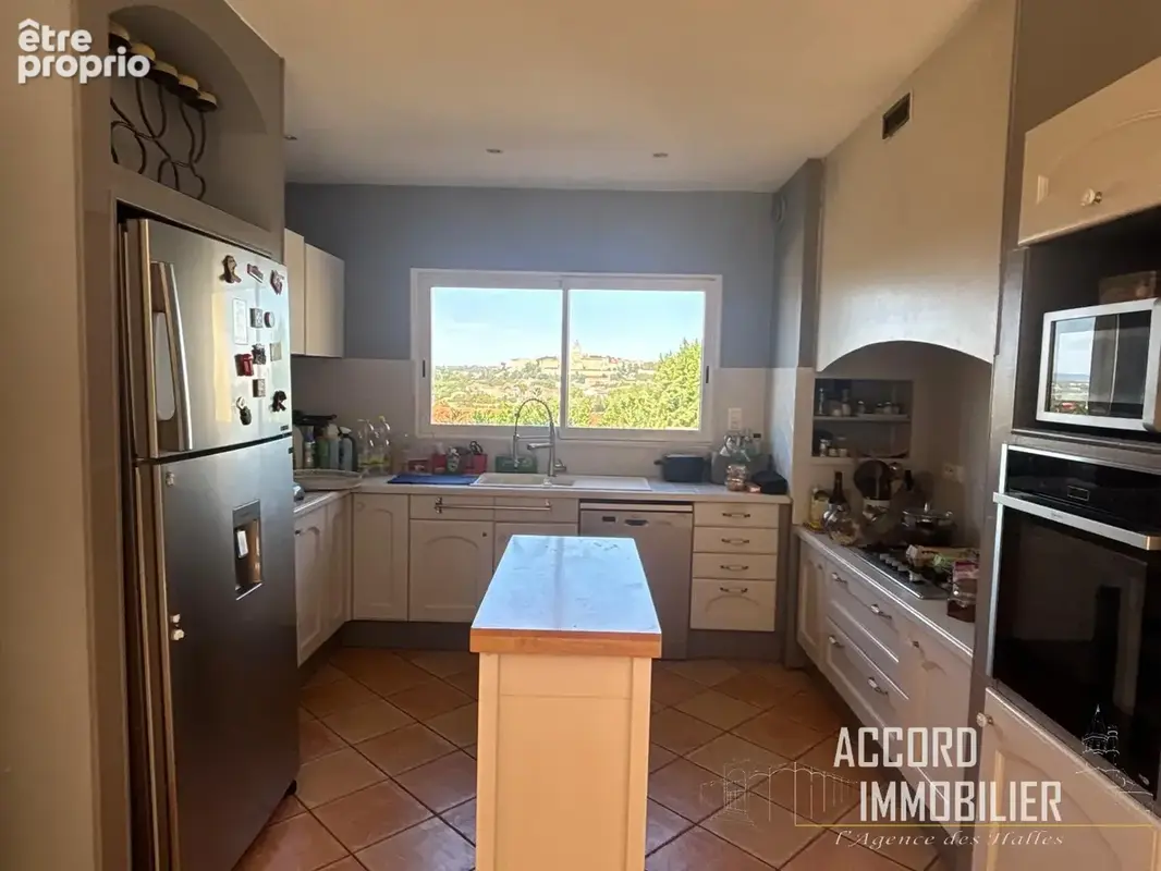 Superbe Maison T9 d'une superficie habitable de 286 m2 avec dépendances, piscine sur 1494 m2 de terrain - photo 6
