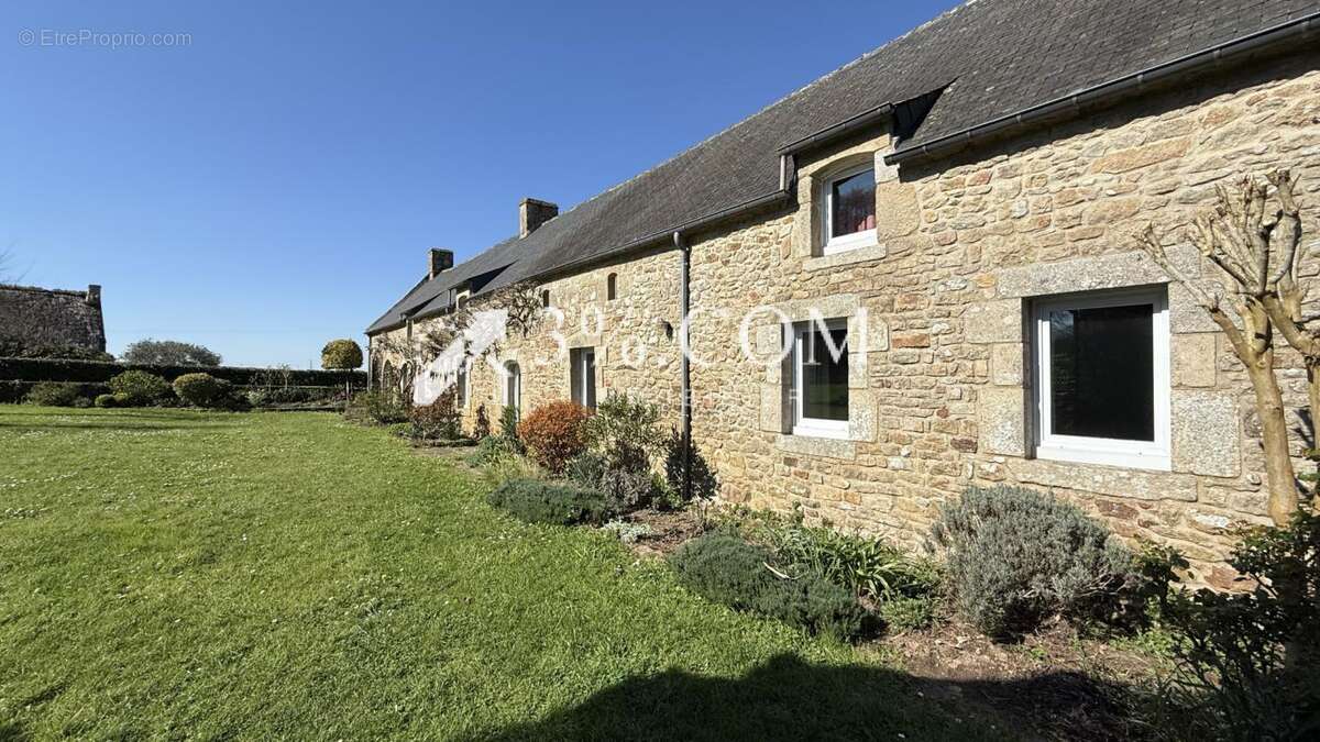 Maison à PLOUGOUMELEN