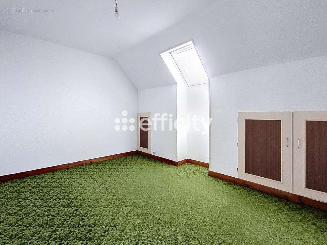 Maison à LE MESNIL-AUBRY