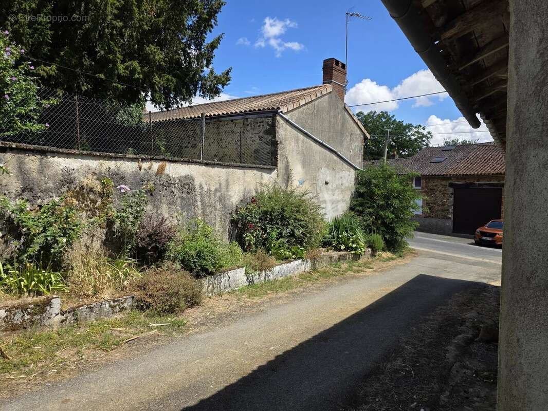Maison à BUSSIERE-POITEVINE