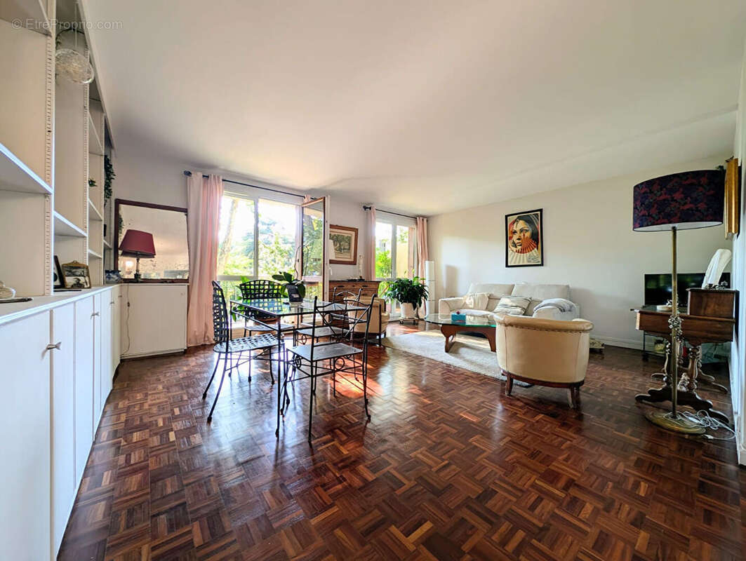 MAISONS-LAFFITTE - Appartement 4 pièces de 80 M² + balcons + cave + séchoir + parking extérieur - photo 4