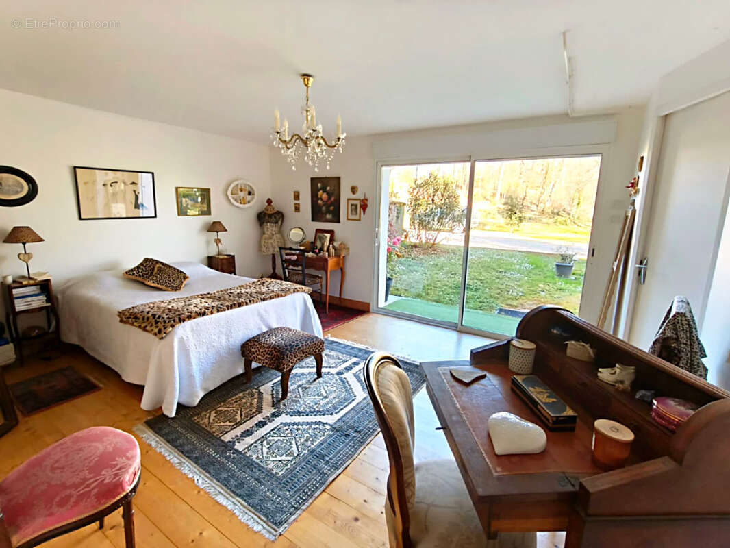 Maison à CHAMPCEVINEL