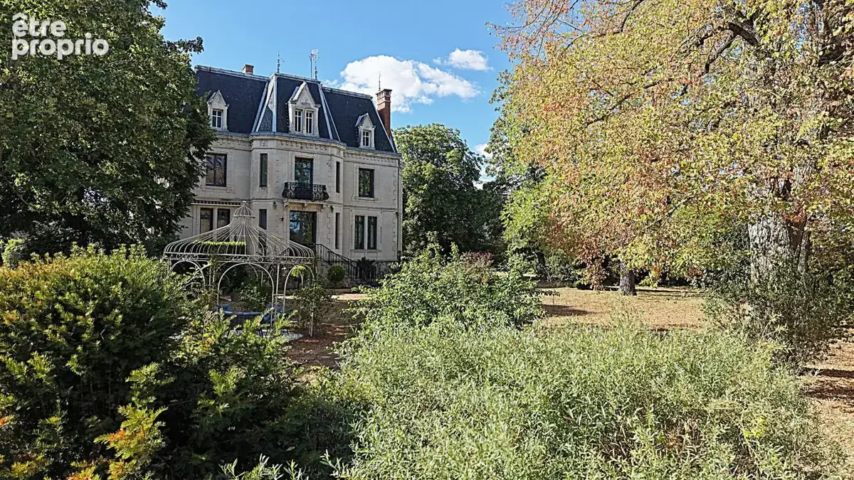 Culan - maison bourgeoise 7 pieces 220m² avec piscine - photo 36