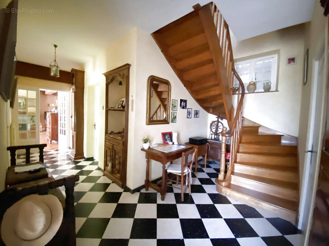 Maison à LATRONQUIERE