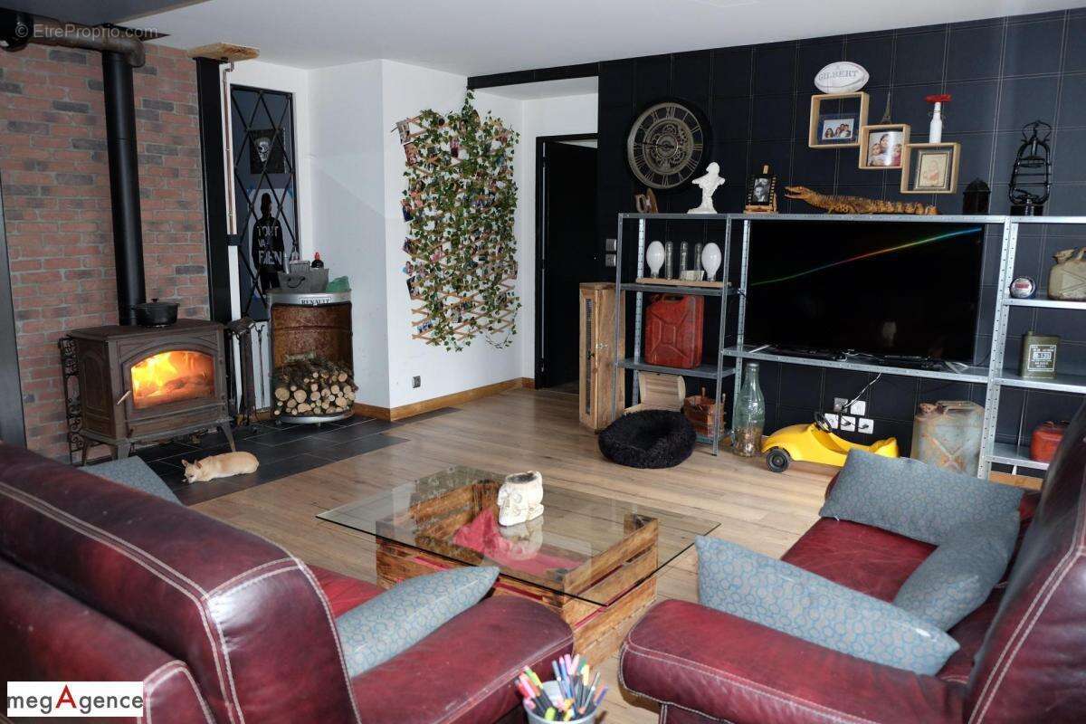 Maison à SAINT-GERMAIN-LES-VERGNES