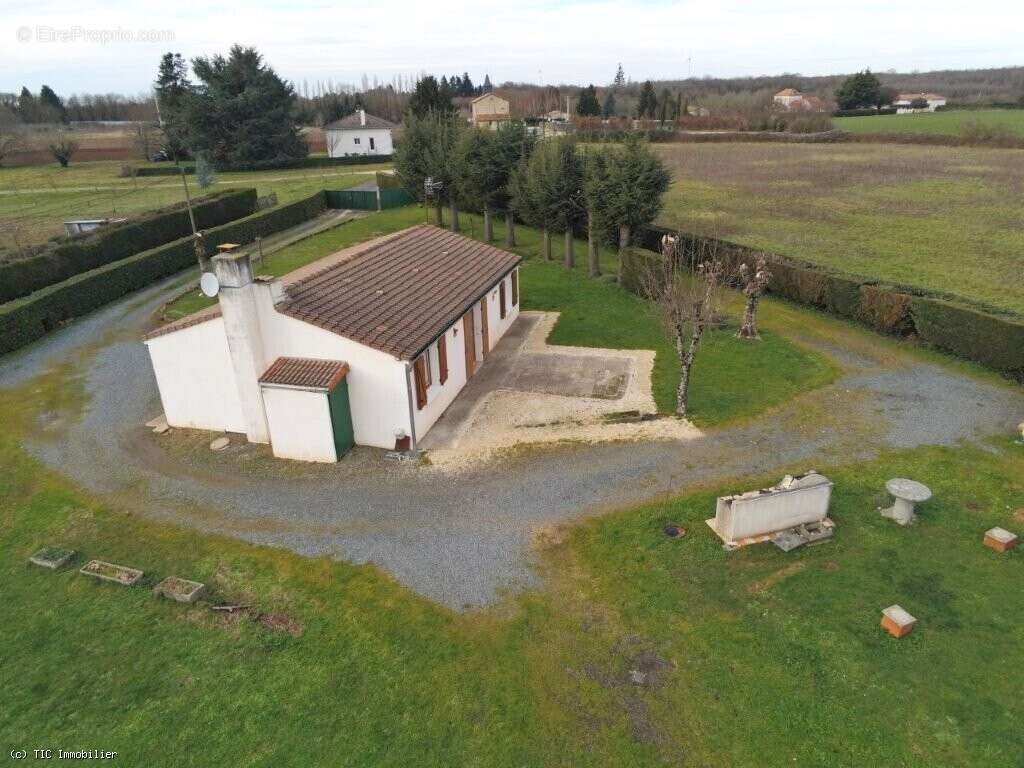 Maison à RUFFEC