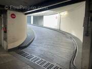 Parking à PARIS-17E