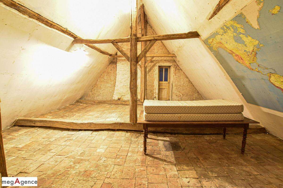 Maison à SAINT-JEAN-DE-LA-MOTTE