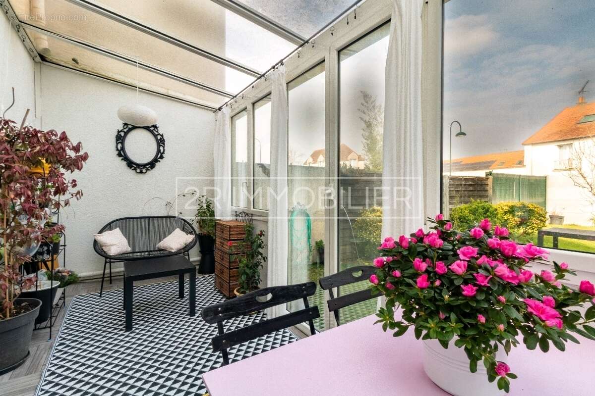 Maison à SAINT-THIBAULT-DES-VIGNES