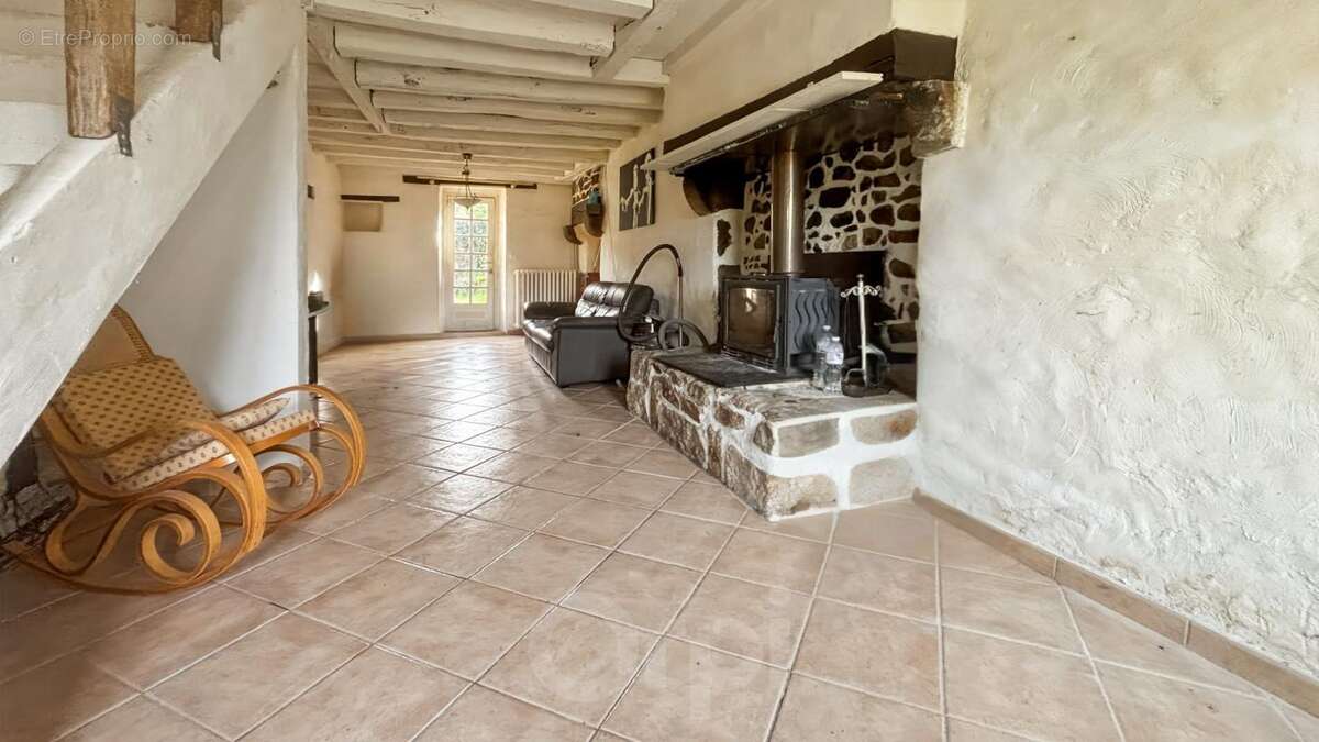 Maison à SAINT-SULPICE-LAURIERE