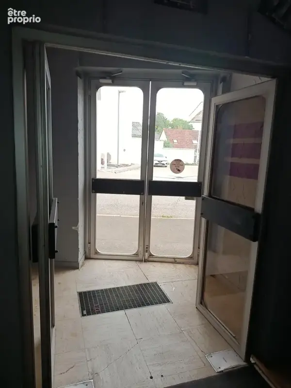 Local commercial de 90m2 au centre-ville - photo 5