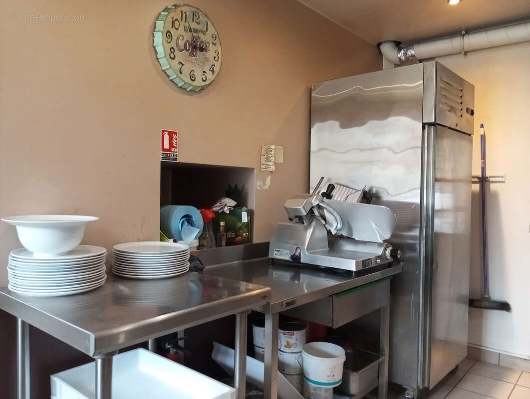 Commerce à SAINT-ARNOULT-EN-YVELINES