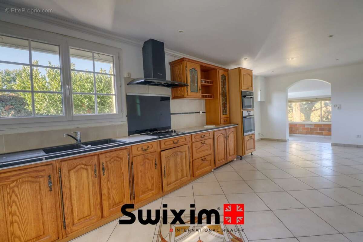 Maison 5 chambres - 176m² à Saint-Laurent-Médoc - photo 3