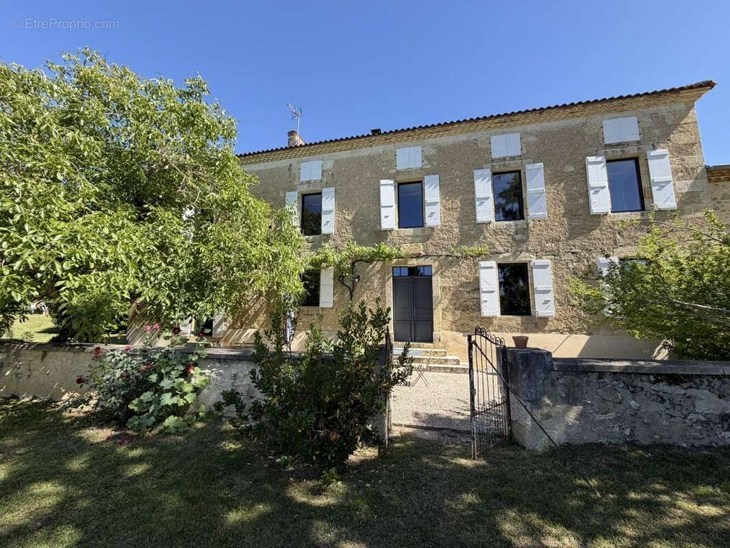 Maison à VIC-FEZENSAC