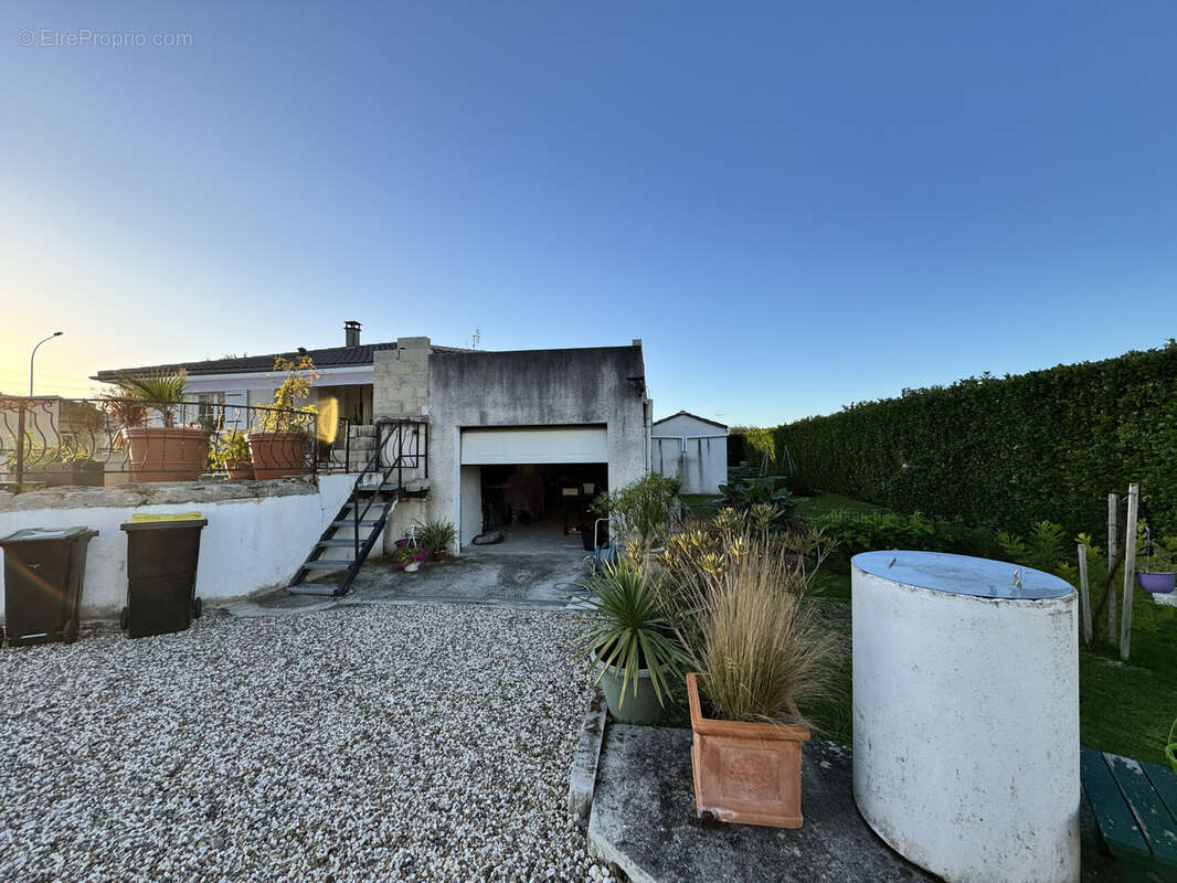 Maison à BARBEZIEUX-SAINT-HILAIRE