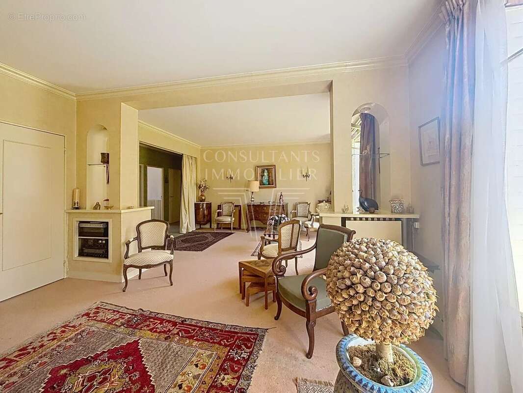 Appartement à NEUILLY-SUR-SEINE