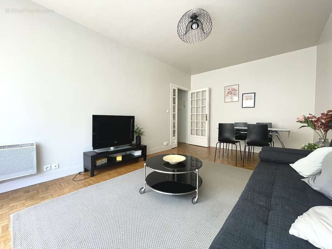 Appartement à PARIS-7E