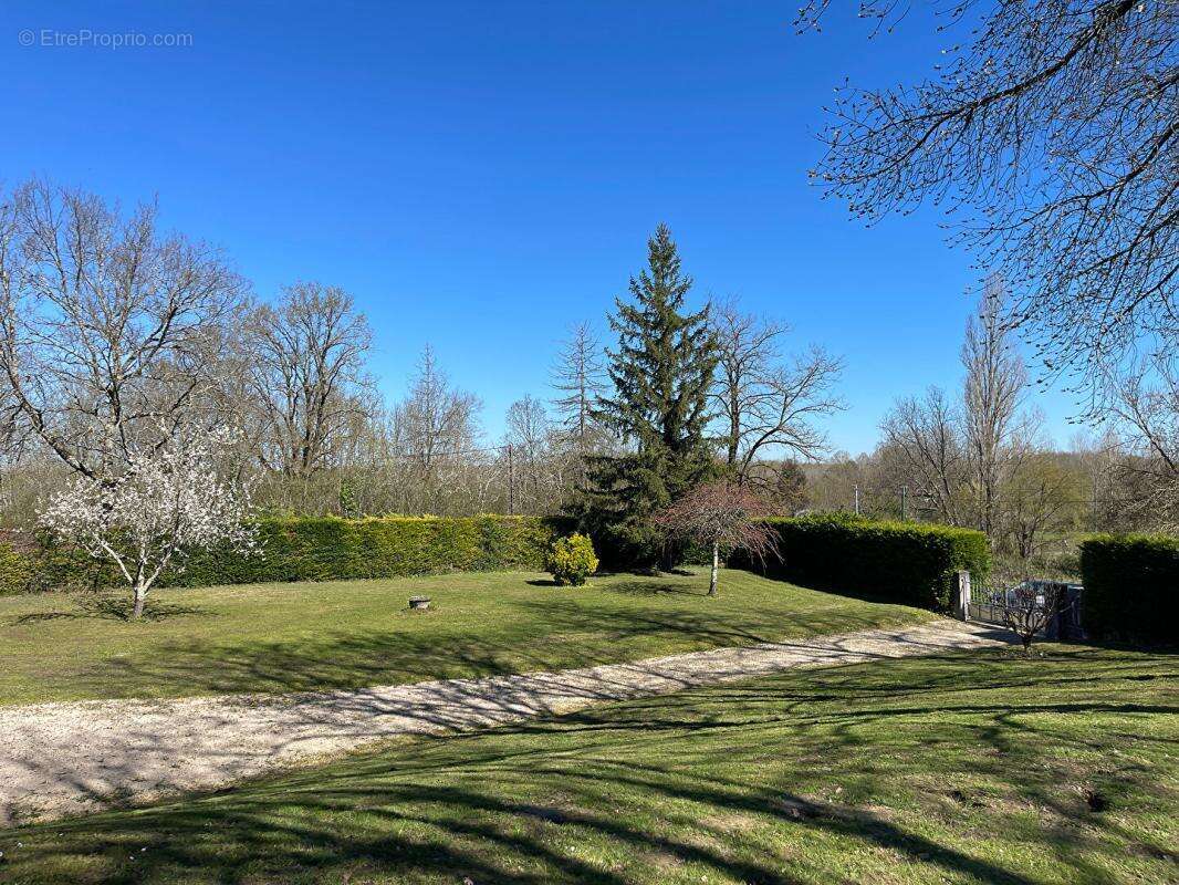 Maison sur deux niveaux avec jardin clôturé, à proximité de Villeréal - photo 12