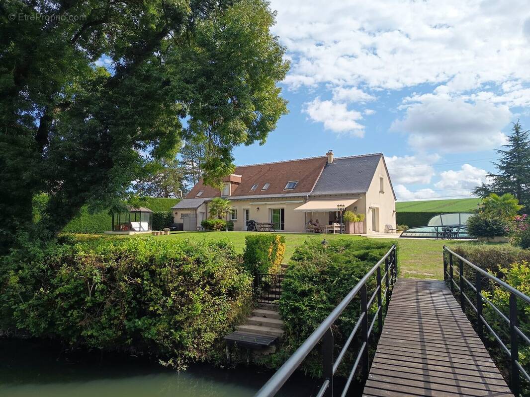 Maison à NEUILLE-LE-LIERRE