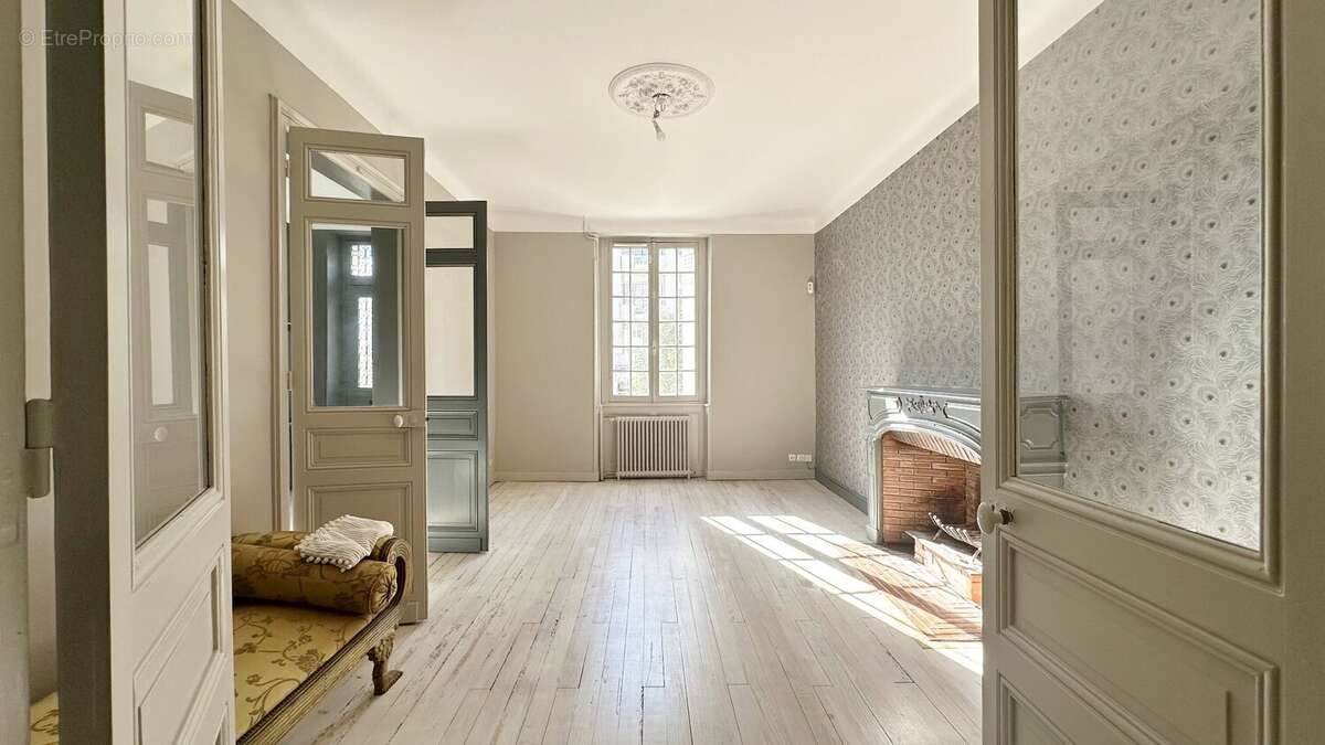 Maison de caractere de type t8 de 290 m2 sur une parcelle de 820 m2 - photo 9