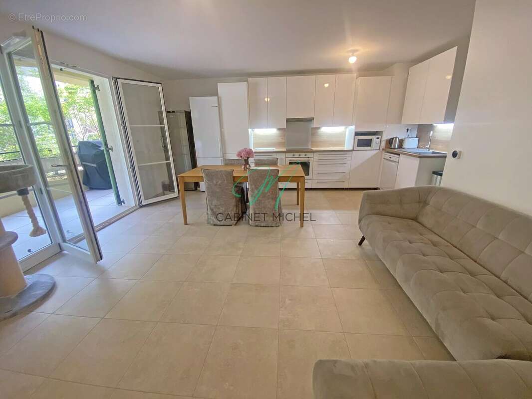 Appartement à ROQUEFORT-LES-PINS
