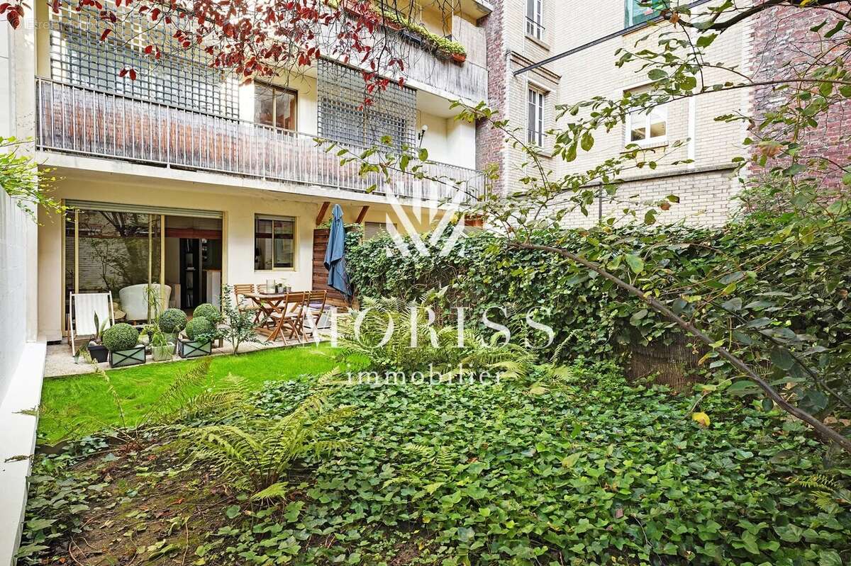 Appartement à COURBEVOIE