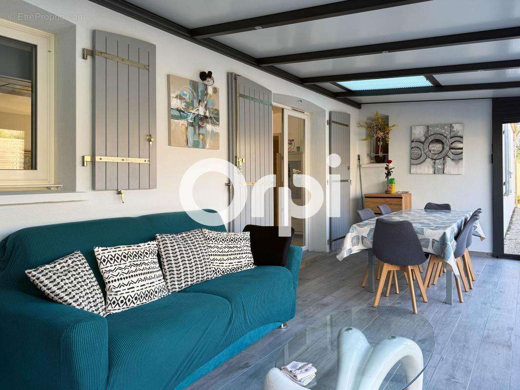 Maison à SAINT-LAURENT-DE-LA-PREE