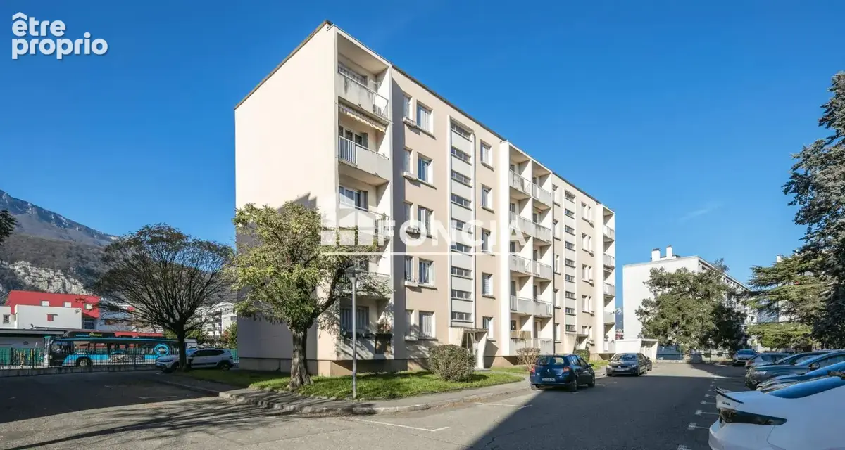 T3 56m2 avec cave dans copropriété fermée - photo 1