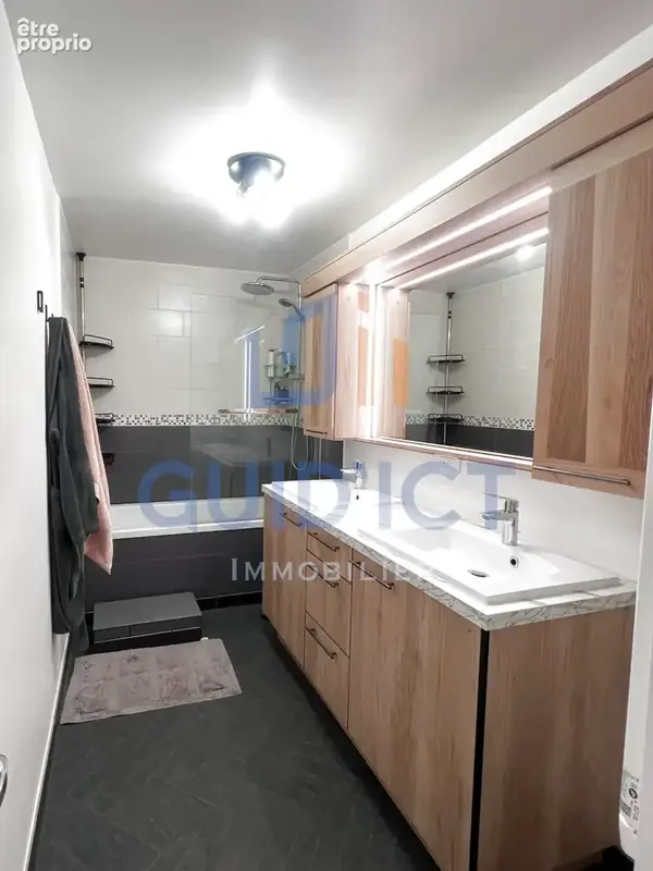 ONET-LE-CHÂTEAU — T4 rénové de 93,97 m2, DPE B, deux balcons et stationnement sécurisé - photo 11